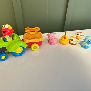 2000 Sesame Street Elmo Farm Playset with Tractor *READ DESCRIPTION*